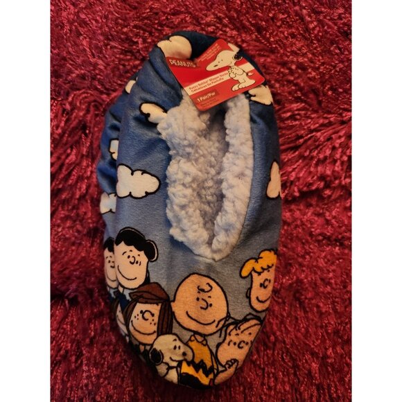 Snoopy Ladies Peanuts House Slippers Size Small NWT - Picture 1 of 2